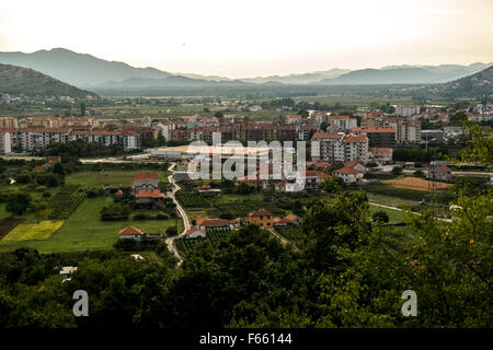 Trebinje e vista sulla valle del fiume Trebišnjica. Foto Stock