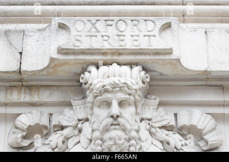 Antica Oxford street sign in pietra bianca a Londra Foto Stock