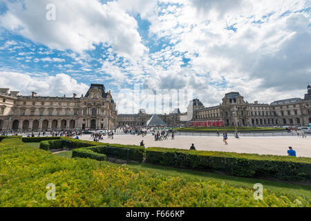 Jardin des Tuileries e il museo del Louvre, Parigi, Ile-de-France, Francia Foto Stock