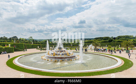 Latona fontana nei giardini di Versailles, palazzo di Versailles, Sito Patrimonio Mondiale dell'UNESCO, Yvelines, regione Ile-de-France Foto Stock