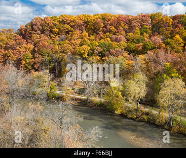 Cuyahoga Valley National Park, Ohio - i colori dell'Autunno lungo il fiume Cuyahoga. Foto Stock