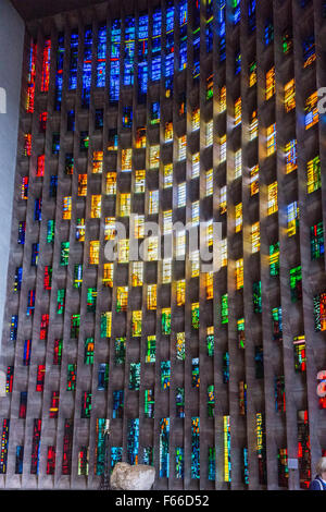 L'interno della nuova Cattedrale Coventry, Coventry, Warwickshire, Inghilterra, Regno Unito Foto Stock