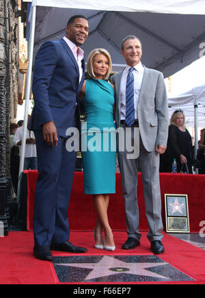 Kelly Ripa onorato con la stella sulla Hollywood Walk of Fame con: Kelly Ripa, Michael Strahan, Michael Gelman dove: Los Angeles, California, Stati Uniti quando: 12 Ott 2015 Foto Stock