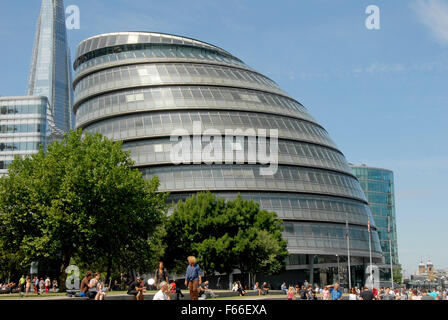 Londra, UK, 29 luglio 2014, Municipio "lumaca" aperto 2002 Norman Foster progettato la costruzione presso il Queen's Walk, London SE1 2AA banca del sud del Tamigi a casa per il GLA (Greater London Authority) e il sindaco di Londra. Foto Stock