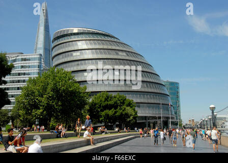 Londra, UK, 29 luglio 2014, Municipio "lumaca" aperto 2002 Norman Foster progettato la costruzione presso il Queen's Walk, London SE1 2AA banca del sud del Tamigi a casa per il GLA (Greater London Authority) e il sindaco di Londra. Foto Stock