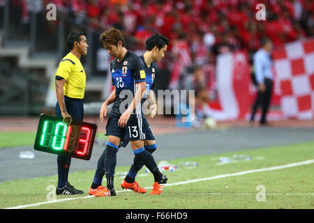 Singapore. Xii Nov, 2015. (L-R) Hiroshi Kiyotake, Shinji Kagawa (JPN), 12 novembre 2015 - Calcetto : FIFA World Cup Russia 2018 Qualificatore asiatico Secondo Turno gruppo E match tra Singapore 0-3 Giappone presso il National Stadium, in Singapore. © Giovanni Osada AFLO/sport/Alamy Live News Foto Stock