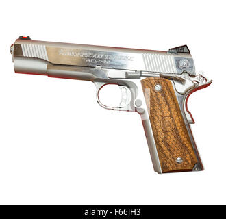 1911 American classica pistola su uno sfondo bianco. Foto Stock