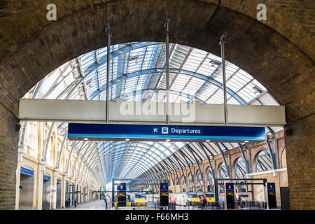 Dalla stazione ferroviaria di King's Cross a Londra, Inghilterra, Regno Unito Foto Stock