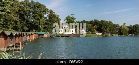 Boathouses al haussee, feldberger seenlandschaft, Mecklenburgische Seenplatte district, mecklenburg-vorpommern, Germania Foto Stock