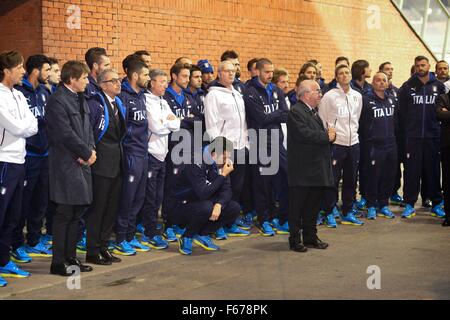 12.11.2015. King Baudouin Stadium (ex Heysel Stadium) Bruxelles, Belgio. La Juventus team visita la posizione dove 39 ventole da Liverpool e Juventus sono stati uccisi durante scontri presso l'European Cup finale nel maggio 1985 (30 anni fa). Gianluigi Buffon Foto Stock