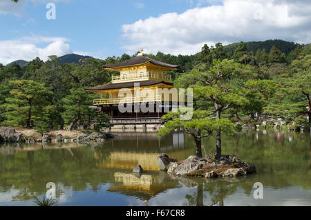 Kinkakuji Tempio del Padiglione Dorato a Kyoto, Giappone Foto Stock