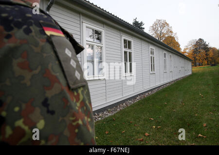 Una foto datata 28 ottobre 2015 mostra la caserma di legno a Krahnenberg-Kaserne ad Andernach, Germania. Il 2 ottobre 1956 i primi volontari della neonata tedesco le forze armate sono state spostate in qui. Foto: THOMAS FREY/DPA Foto Stock