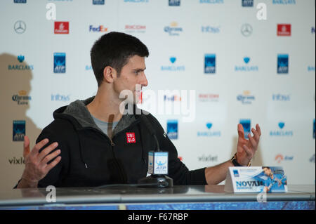 O2 Arena, Londra, Regno Unito. 15 Novembre, 2015. Barclays ATP World Tour Finals Tennis 2015 inizia domenica 15 novembre con Novak Djokovic, numero uno al mondo, prendendo parte al Media Day all'O2 venerdì 13 novembre. Credito: sportsimages/Alamy Live News Foto Stock