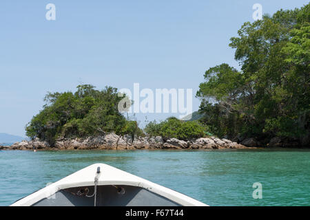 Vista di Lagoa Azul da una coperta, Ilha Grande Angra dos Reis, Stato di Rio de Janeiro, Brasile Foto Stock