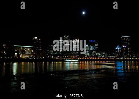 London Canary Wharf Docklands Distretto finanziario al tramonto Panorama - HDR04 Foto Stock