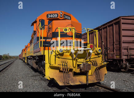 Valle di Ottawa locomotore ferroviario, SD40-2 nel sciavero a North Bay, Ontario Foto Stock