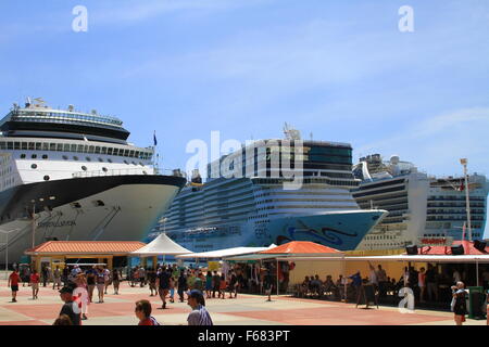 Tre navi da crociera nel Dott. A. C. Wathey Cruise Port, St Martin o St Maarten, dei Caraibi Foto Stock