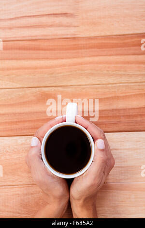 Womans mani tazza di caffè Foto Stock