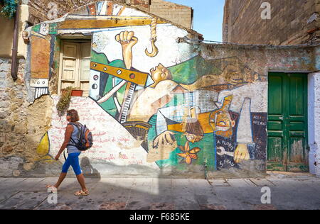 Murales in Orgosolo Village, street pittura murale, l'isola di Sardegna, Italia Foto Stock