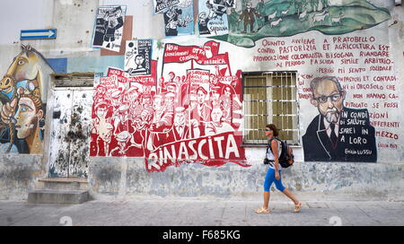 Murales in Orgosolo Village, street art wall painting, Sardegna, Italia Foto Stock