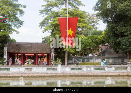 Il Tempio della Letteratura ad Hanoi, Vietnam, è un centro di apprendimento e le borse di studio dedicato a Confucio e risale al 1070 Foto Stock