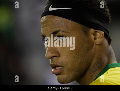 Buenos Aires, Argentina. Xiii Nov, 2015. Il Brasile è Neymar reagisce durante il 2018 la Russia World Cup Match di qualificazione tra Argentina e Brasile nella monumentale Antonio Vespuci Stadium di Buenos Aires, capitale dell'Argentina il 9 novembre 13, 2015. La partita si è conclusa con un pareggio 1-1. Credito: Alberto Raggio/Xinhua/Alamy Live News Foto Stock