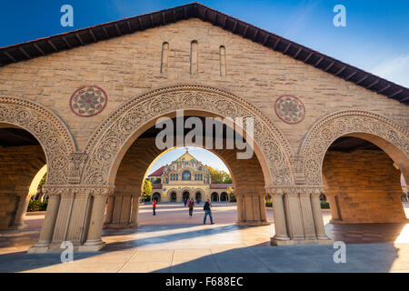 PALO ALTO, USA - Oct 22 2014: la chiesa commemorativa presso la Stanford University. La Stanford University è uno dei leader mondiali nel campo della ricerca Foto Stock