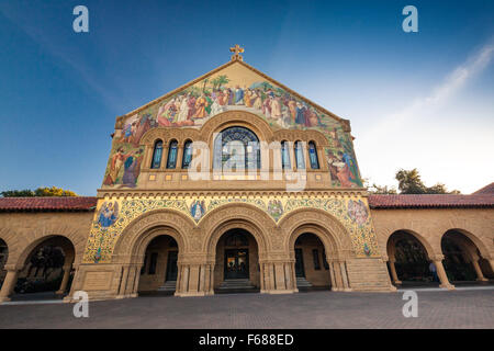 PALO ALTO, USA - Oct 22 2014: la chiesa commemorativa presso la Stanford University. La Stanford University è uno dei leader mondiali nel campo della ricerca Foto Stock