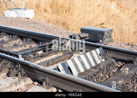 Un vecchio interruttore ferroviaria sui binari del treno. Foto Stock