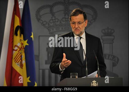 Madrid, Spagna. Xiv Nov, 2015. In Spagna il primo ministro Mariano Rajoy dà un discorso in una conferenza stampa nel palazzo di La Moncloa a Madrid, Spagna, nov. 14, 2015. Rajoy ha detto la Spagna è la solidarietà con la Francia nella scia di attentati terroristici sulla notte di venerdì a Parigi e che ha lasciato più di 120 morti. Credito: Xie Haining/Xinhua/Alamy Live News Foto Stock