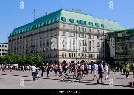 Hotel Adlon di Berlino. Foto Stock