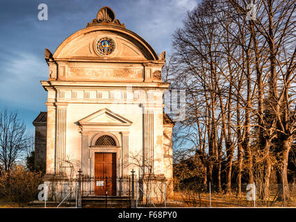 Facciata del XVII secolo la chiesa, l'oratorio di 'Santissima Annunziata" (Sepulcrum Gentis Piancastelli) in Fusignano, Italia Foto Stock