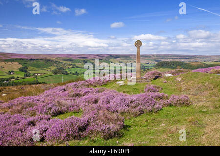 Millenium cross, sopra il Rosedale North York Moors National Park North Yorkshire England Regno Unito Foto Stock