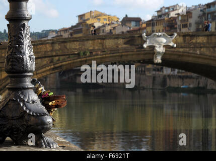 Firenze: viaggi in Toscana - Talia. Immagini di palazzo vecchio, David, Pote Vecchio, Arno, di notte Foto Stock