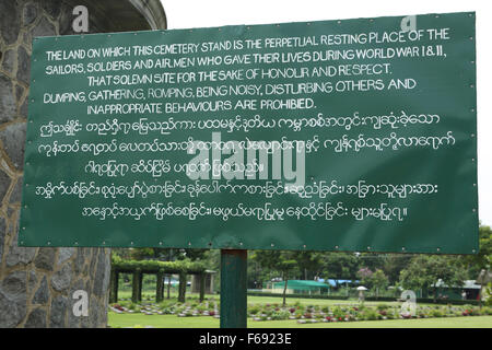 Firmare entro Taukkyan Cimitero di guerra nei pressi di Yangon, Myanmar. Foto Stock