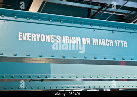 Le parole di tutti su irlandese del 17 marzo alla Guinness Storehouse, Dublino, Irlanda Foto Stock