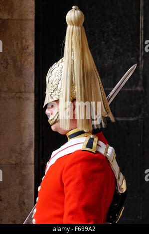 Una vita britannica guardia da parte della cavalleria della famiglia Foto Stock