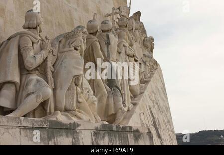 Lisbona, Portogallo - 24 ottobre 2014: Close up dettaglio dal retro del Monumento delle Scoperte a Lisbona, Portogallo Foto Stock