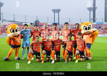 Omiya Ardija gruppo team line-up, Novembre 14, 2015 - Calcetto : 2015 J2 League match tra Omiya Ardija 3-2 Oita Trinita a NACK5 Stadium di Saitama, Giappone. Credito: Giovanni Osada AFLO/sport/Alamy Live News Foto Stock