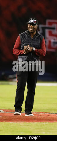 San Diego, California, Stati Uniti d'America. Xiv Nov, 2015. Marshall Faulk viene introdotto alla folla prima di un NCAA Football gioco tra la San Diego State University gli Aztechi e il cowboy del Wyoming presso Qualcomm Stadium di San Diego, California. SDSU Aztechi a sconfiggere il Wyoming Cowboys 38 - 3. Justin Cooper/CSM/Alamy Live News Foto Stock