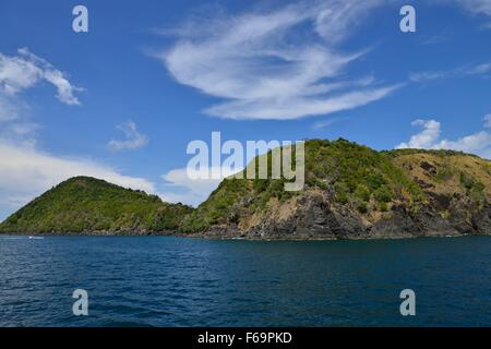 Questa immagine di racha Yai Island è stata presa della costa meridionale di Phuket Thailandia. Foto Stock