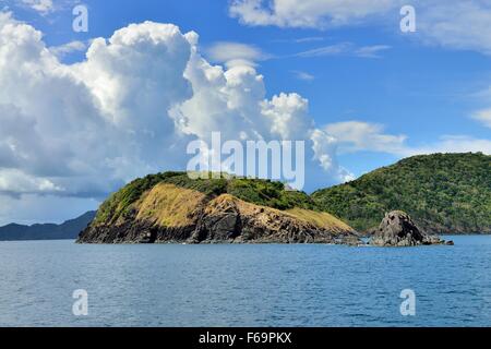 Questa immagine di racha Yai Island è stata presa della costa meridionale di Phuket Thailandia. Foto Stock