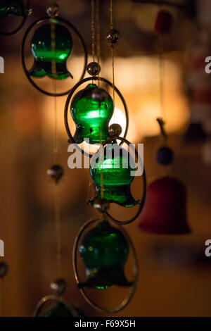 Green campanelle decorative in controluce Foto Stock