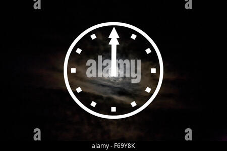 Luce astratta bokeh orologi mezzanotte Foto Stock