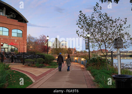 Riverfront sul fiume Christina, Wilmington, Delaware, STATI UNITI D'AMERICA Foto Stock