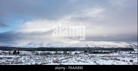 Neve caduta sul blencathra mountain range Foto Stock