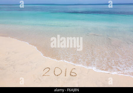 Felice Anno Nuovo 2016 creative sulla spiaggia Foto Stock