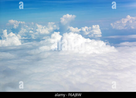 Vista panoramica di cumulus nubi dal di sopra Foto Stock