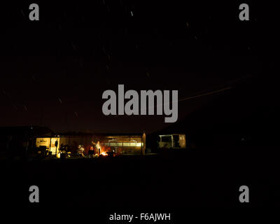 Nei pressi di notte di Halloween pittura a fuoco. Foto Stock