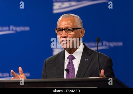 L'amministratore della NASA Charles Bolden parla al Center for American Progress, discutendo del futuro dell'esplorazione spaziale, delle missioni della NASA e dei progressi in corso nella tecnologia spaziale e nella ricerca. Foto Stock